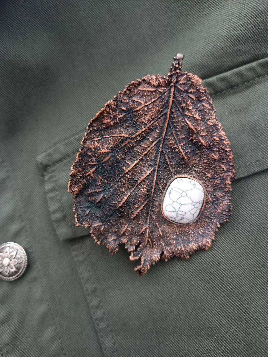 Brooch Hazel Leaf Copper